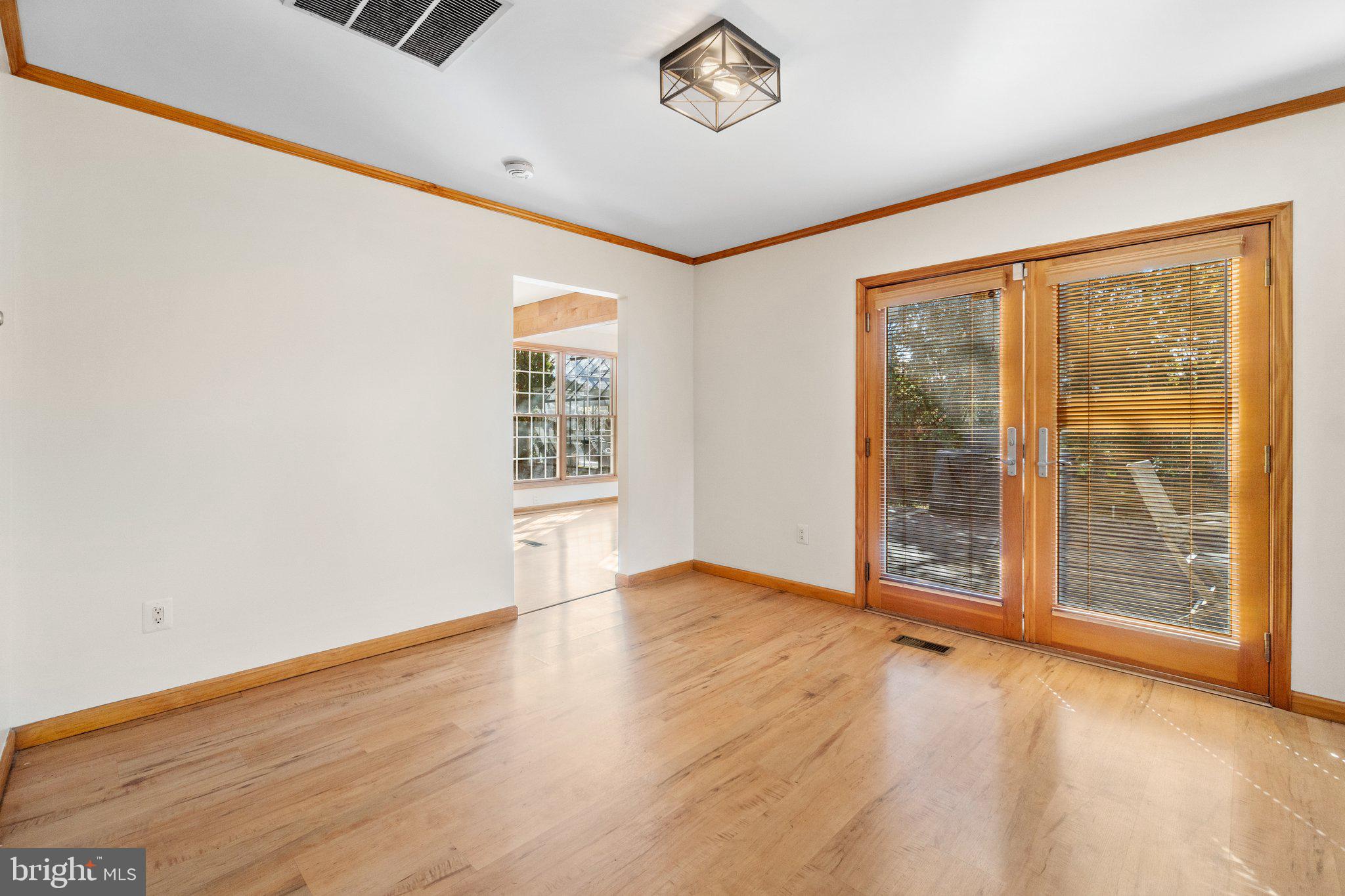 13127 Poplar Tree Road Fairfax, VA 22033 - Photo 10 of 37