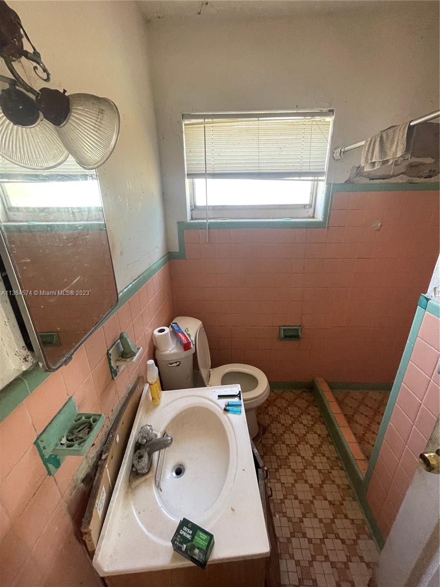 6241 Northwest Miami Place Miami, FL 33150 - Photo 7 of 8