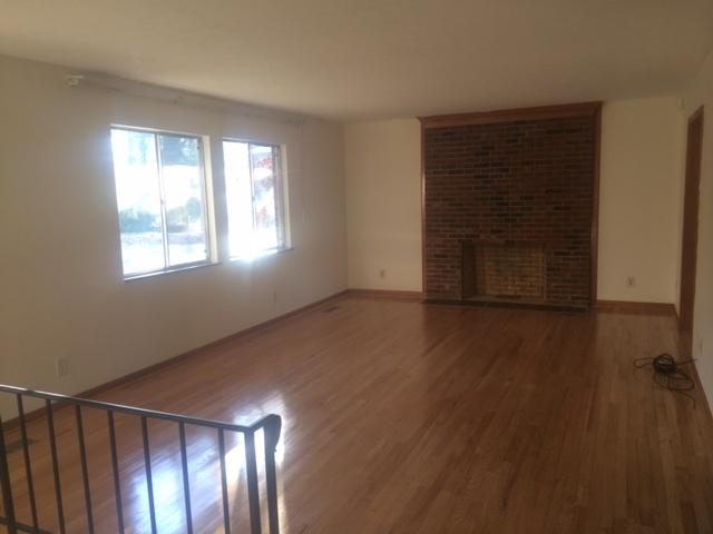 111 Miramar Circle Oak Ridge, TN 37830 - Photo 5 of 18 Living Room