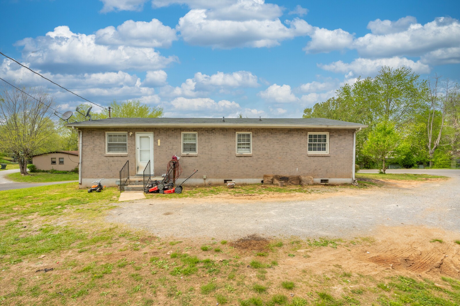 901 Poplar Avenue Springfield, TN 37172 - Photo 4 of 14 Gallery Image 4
