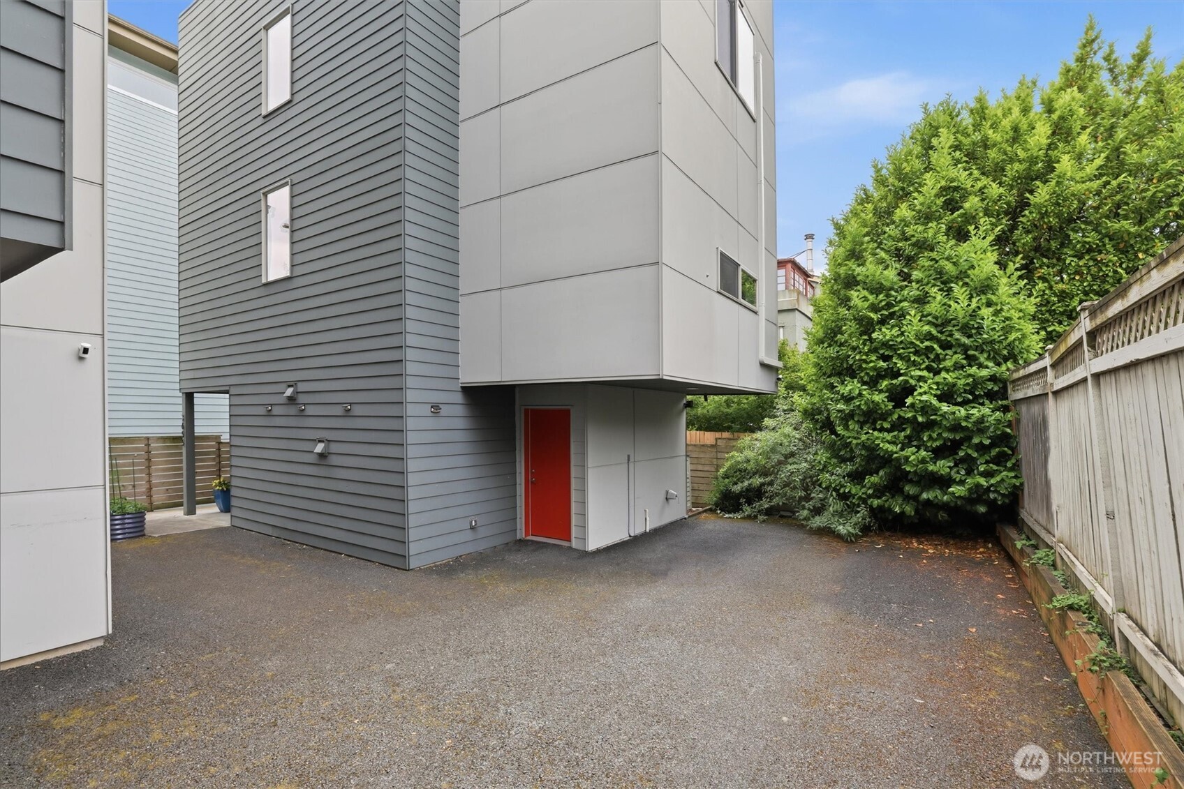 3655 Francis Avenue North Seattle, WA 98103 - Photo 26 of 32