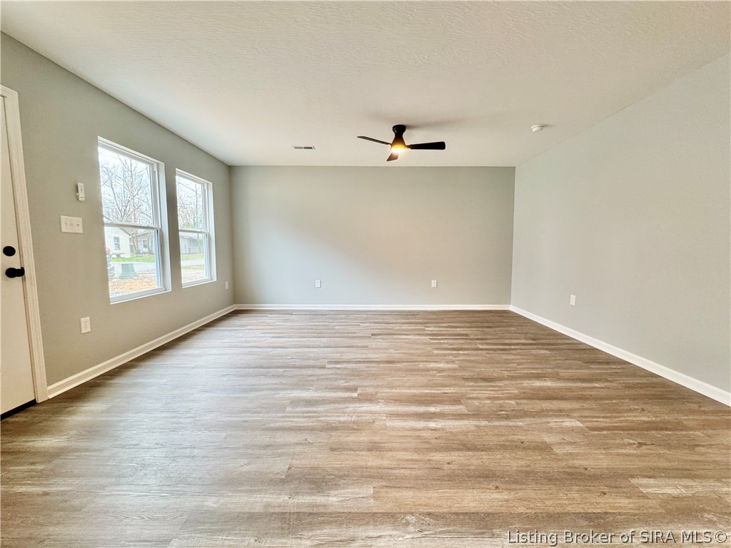 880 Mann Avenue Austin, IN 47102 - Photo 2 of 9 Living