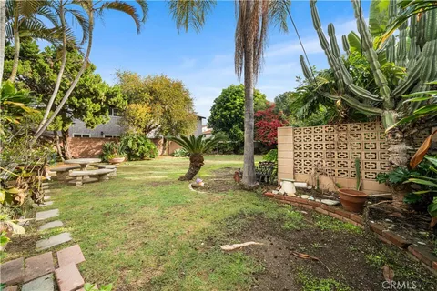 $1,350,000 | 10702 Oak Street, Los Alamitos, CA 90720