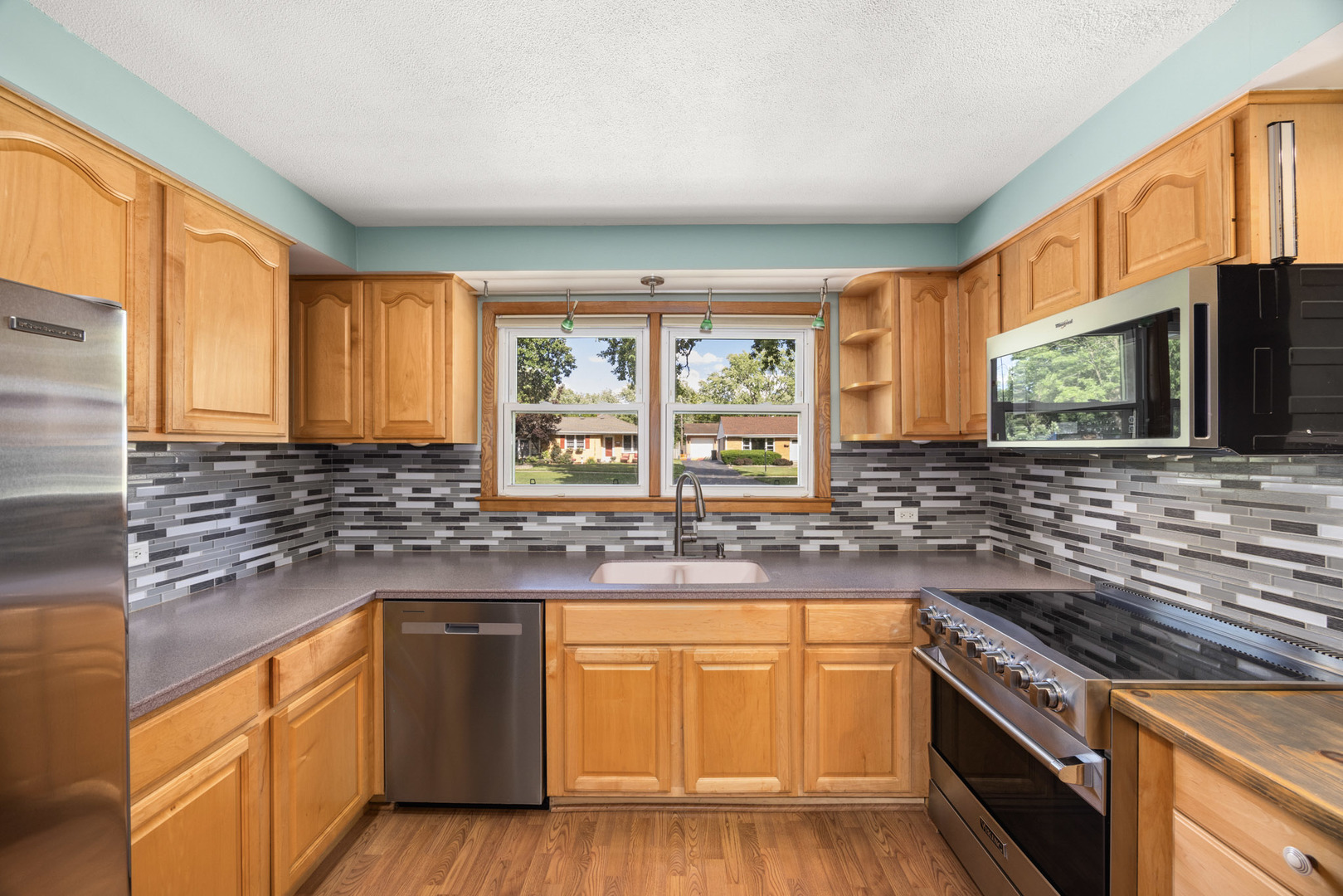 712 Spring Street Roselle, IL 60172 - Photo 7 of 31