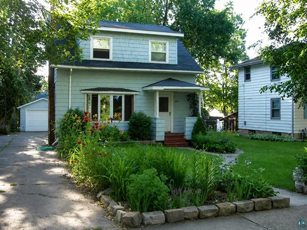 $2,800 | 1830 Dunedin Avenue, Duluth, MN 55803