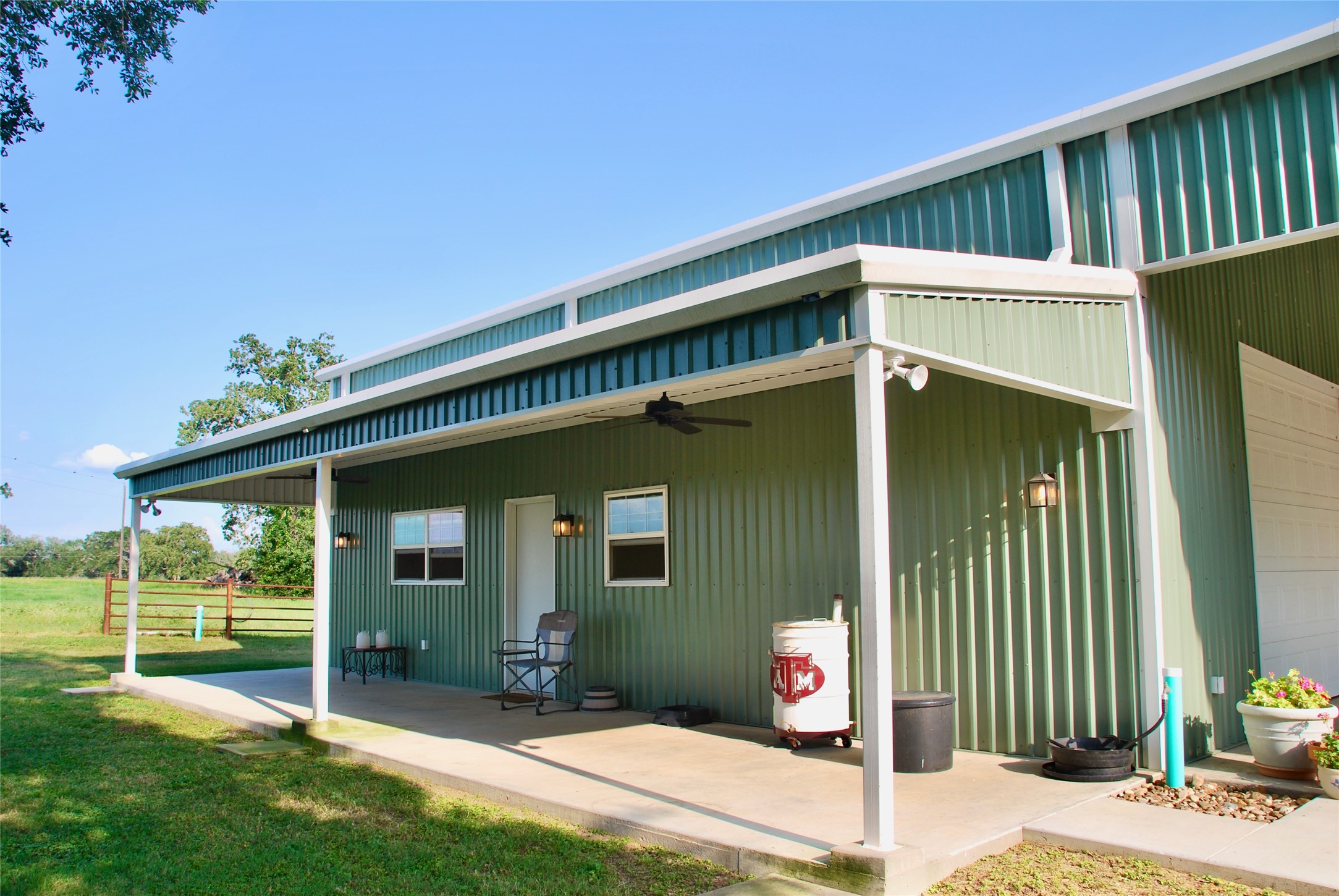 3545 East I- 10 Frontage Road Schulenburg, TX 78956 - Photo 29 of 40 a front view of a house with a yard