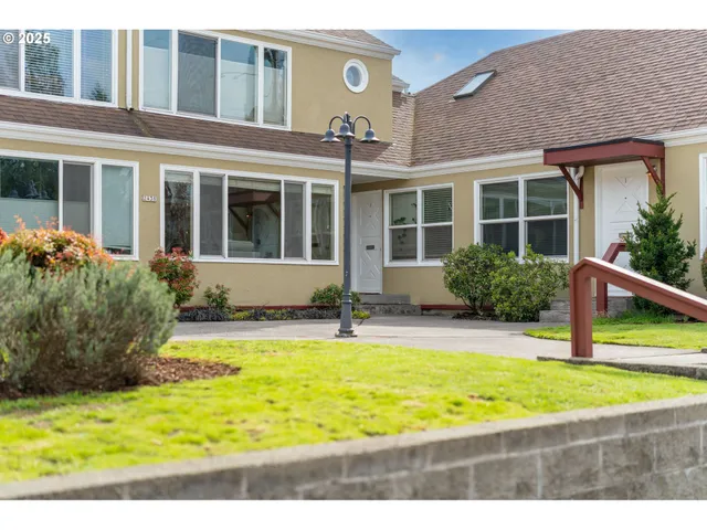 $224,000 | 2438 Northeast Killingsworth Street, Unit 4, Portland, OR 97211