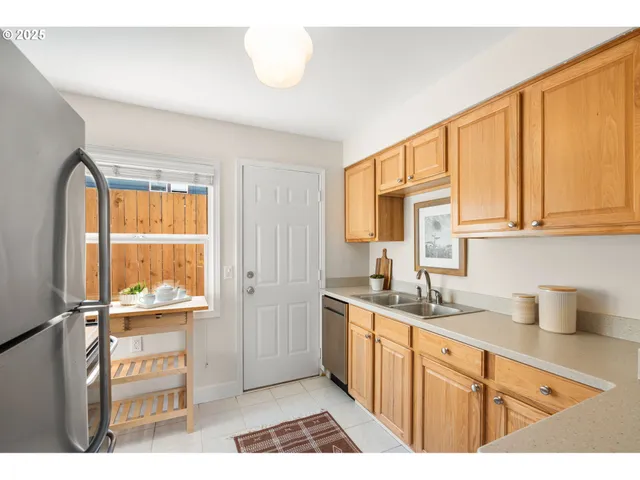 $224,000 | 2438 Northeast Killingsworth Street, Unit 4, Portland, OR 97211