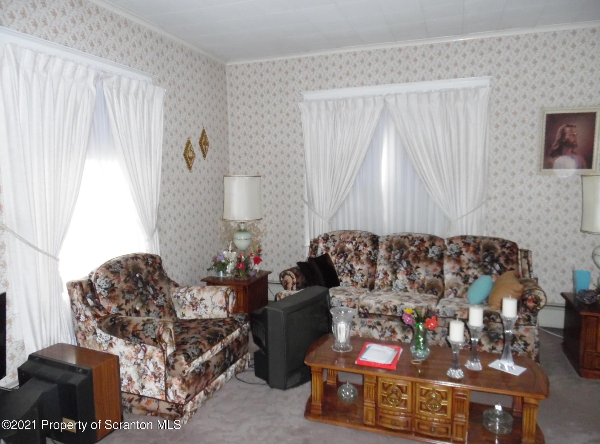 905 Spring Street Moosic, PA 18507 - Photo 4 of 18 Gallery Image 4