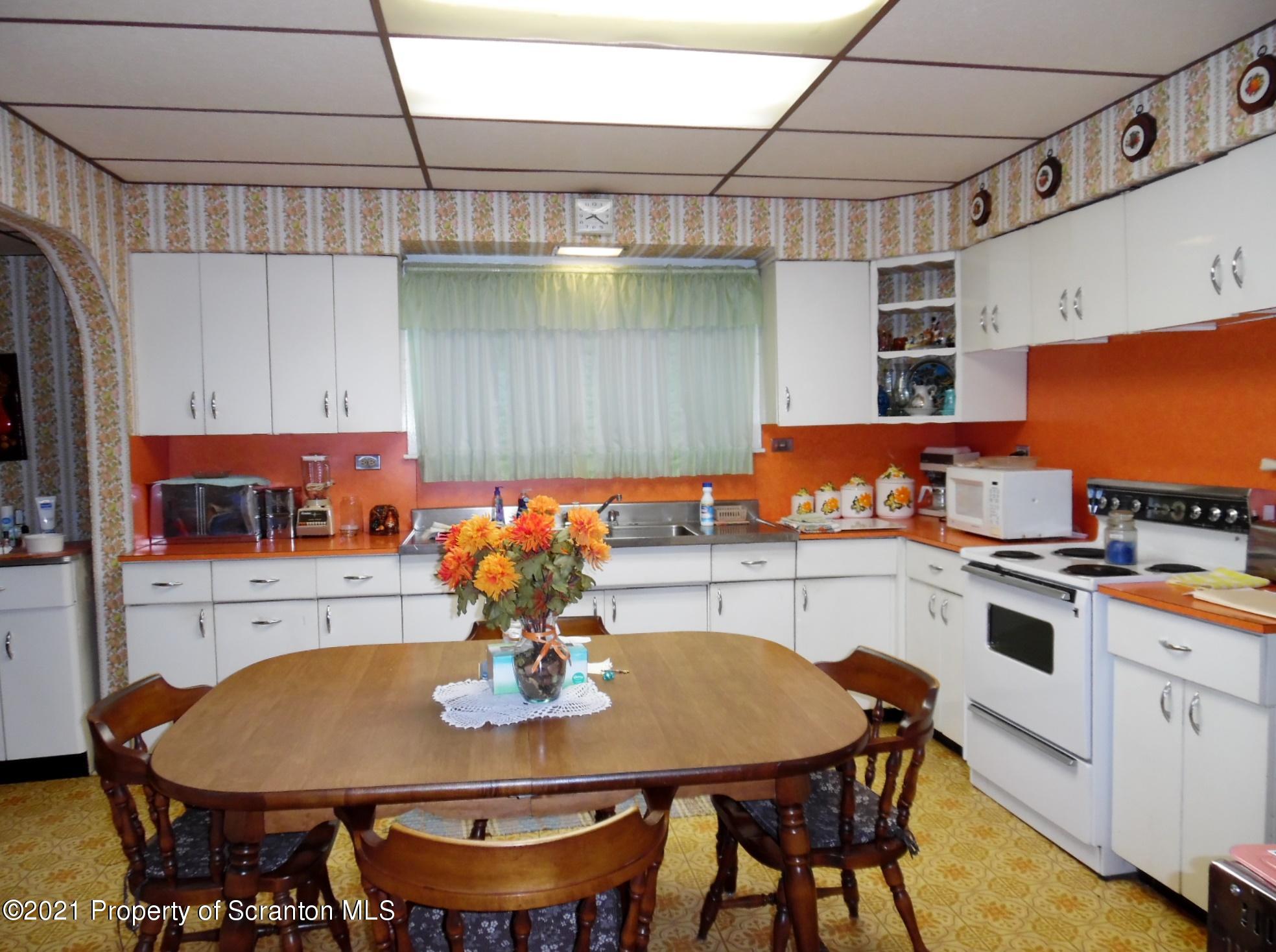 905 Spring Street Moosic, PA 18507 - Photo 9 of 18 Gallery Image 9