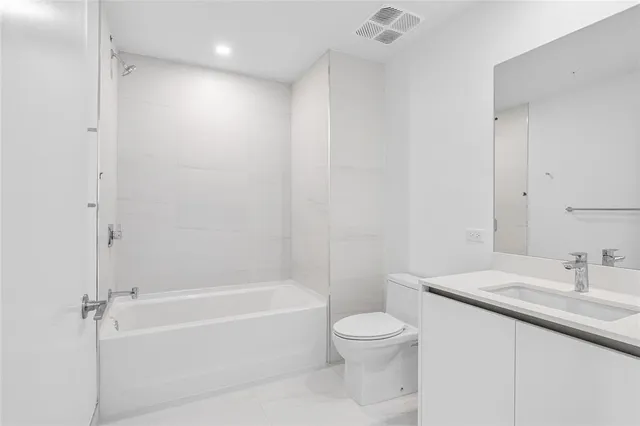 $3,295,000 | 900 North Ocean Boulevard, Unit 504, Pompano Beach, FL 33062