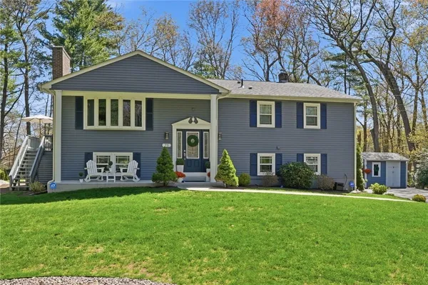 $789,900 | 75 Oak Dell Circle, East Greenwich, RI 02818