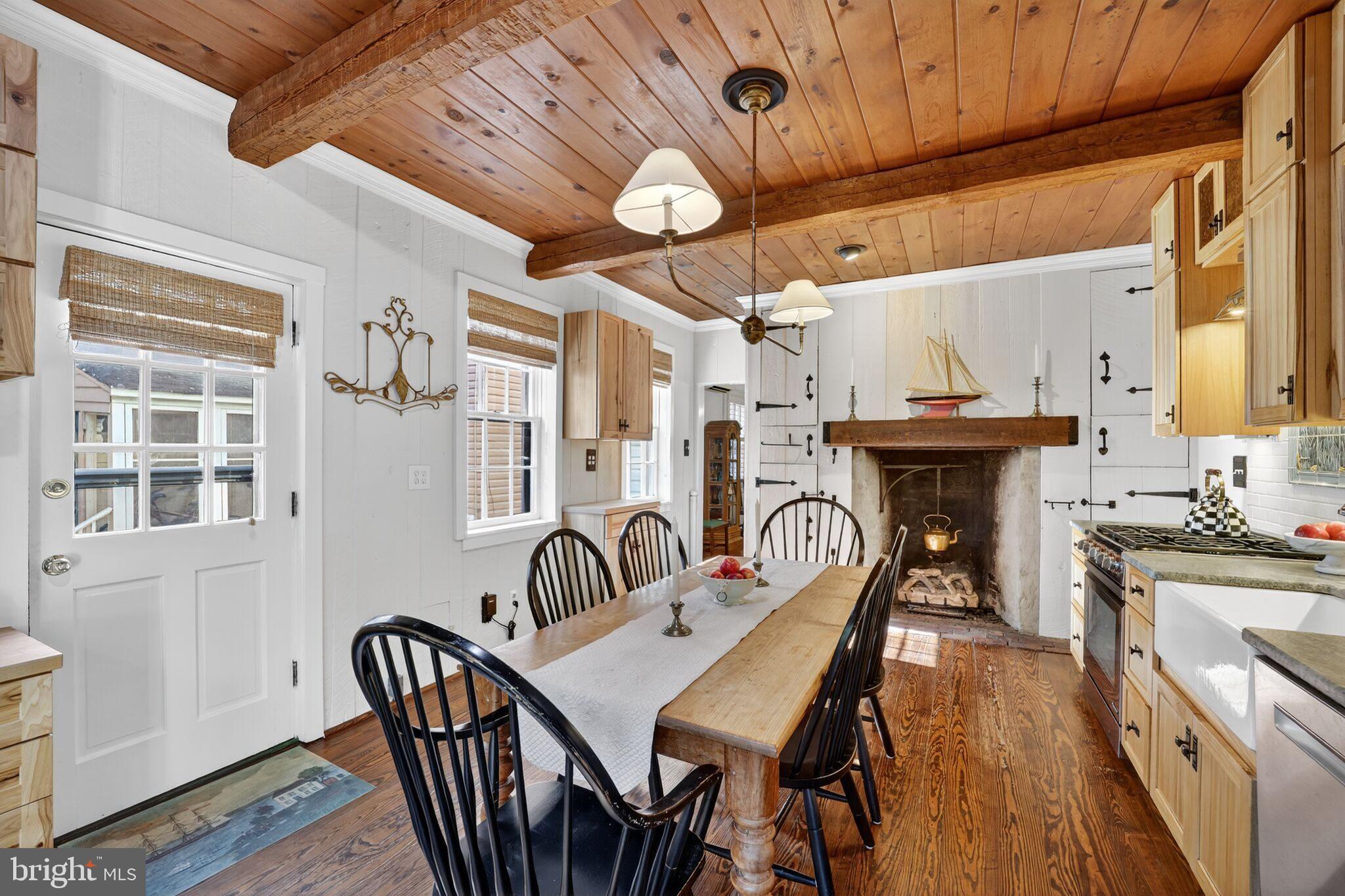 168 Green Street Annapolis, MD 21401 - Photo 13 of 40 a view of a dining room with furniture and window