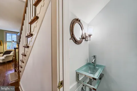 a view of a livingroom with furniture