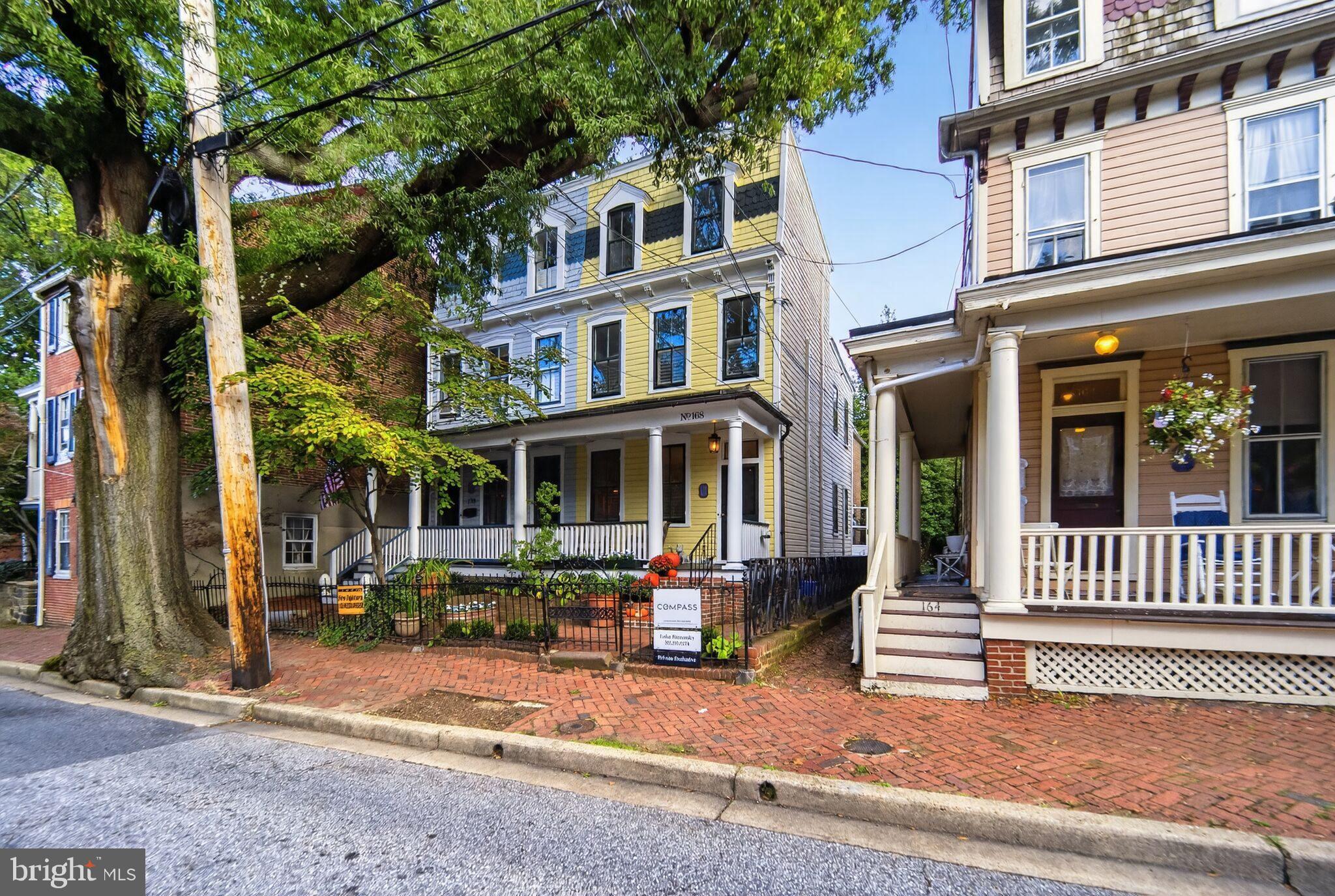 168 Green Street Annapolis, MD 21401 - Photo 35 of 40 a front view of a building with street view