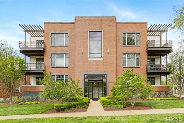 $500,000 | 6615 Alamo Avenue, Unit 1C, Clayton, MO 63105