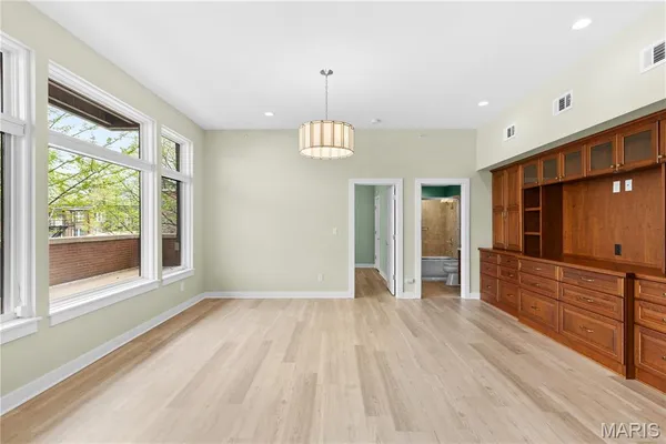 $500,000 | 6615 Alamo Avenue, Unit 1C, Clayton, MO 63105