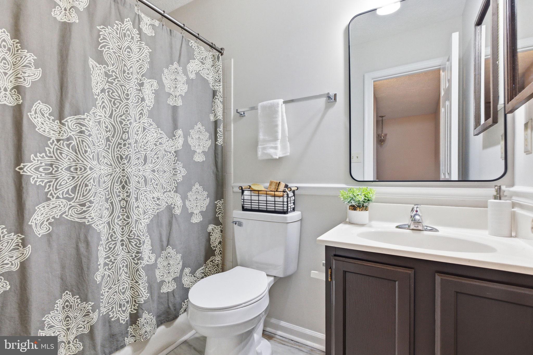 213 Georgetowne Court Stephens City, VA 22655 - Photo 22 of 44 Hall Bath - new flooring