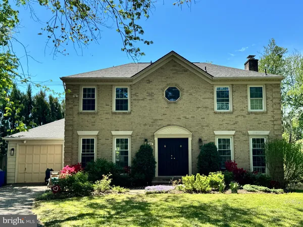 $1,325,000 | 502 Woodland Court Northwest, Vienna, VA 22180