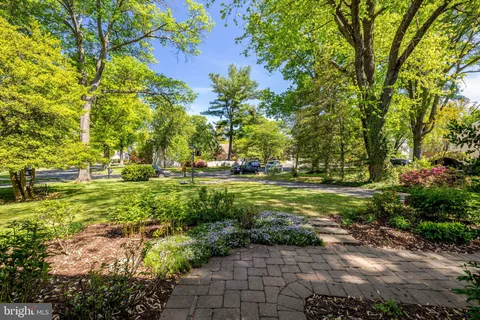 $1,325,000 | 502 Woodland Court Northwest, Vienna, VA 22180