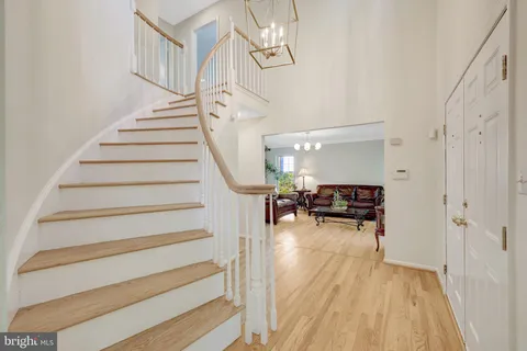 $1,325,000 | 502 Woodland Court Northwest, Vienna, VA 22180