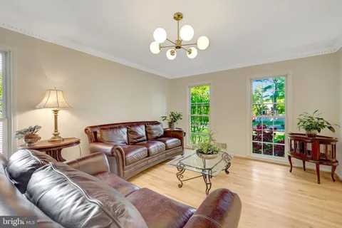 $1,325,000 | 502 Woodland Court Northwest, Vienna, VA 22180