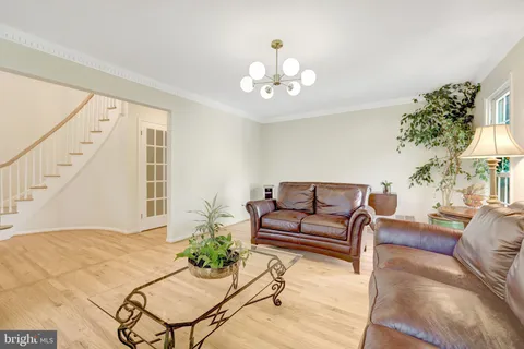 $1,325,000 | 502 Woodland Court Northwest, Vienna, VA 22180