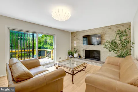 $1,325,000 | 502 Woodland Court Northwest, Vienna, VA 22180