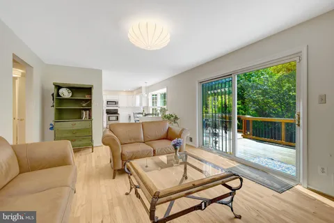$1,325,000 | 502 Woodland Court Northwest, Vienna, VA 22180