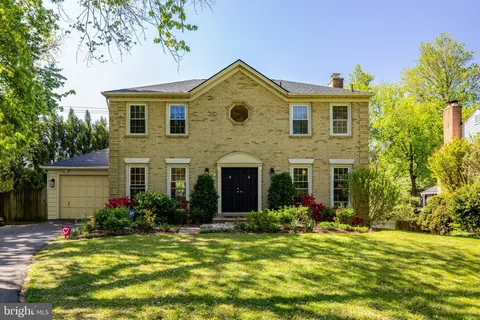 $1,325,000 | 502 Woodland Court Northwest, Vienna, VA 22180