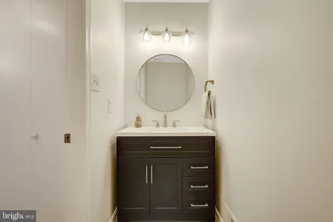 $1,325,000 | 502 Woodland Court Northwest, Vienna, VA 22180