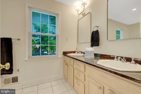 $1,325,000 | 502 Woodland Court Northwest, Vienna, VA 22180