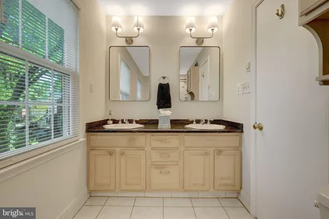 $1,325,000 | 502 Woodland Court Northwest, Vienna, VA 22180