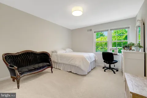 $1,325,000 | 502 Woodland Court Northwest, Vienna, VA 22180
