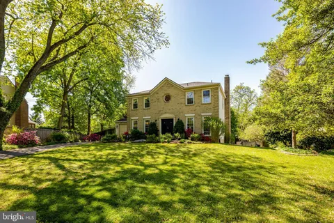 $1,325,000 | 502 Woodland Court Northwest, Vienna, VA 22180