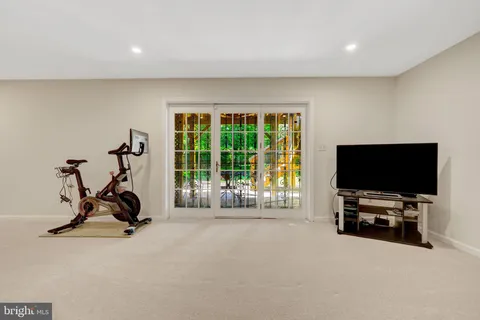 $1,325,000 | 502 Woodland Court Northwest, Vienna, VA 22180