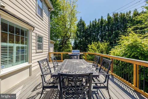 $1,325,000 | 502 Woodland Court Northwest, Vienna, VA 22180