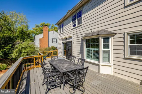 $1,325,000 | 502 Woodland Court Northwest, Vienna, VA 22180