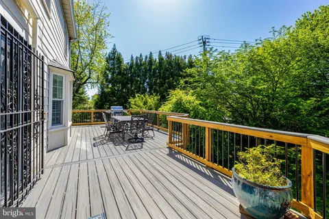 $1,325,000 | 502 Woodland Court Northwest, Vienna, VA 22180