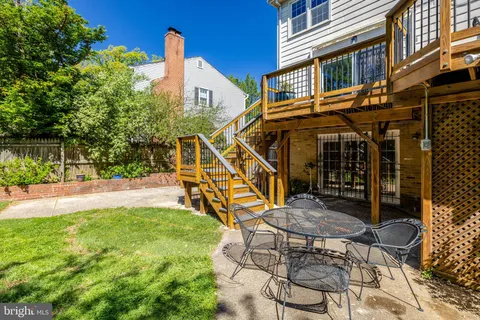 $1,325,000 | 502 Woodland Court Northwest, Vienna, VA 22180