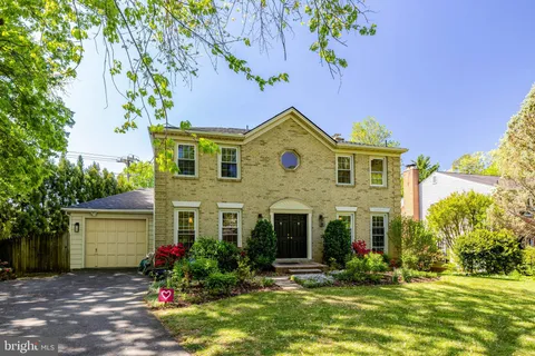 $1,325,000 | 502 Woodland Court Northwest, Vienna, VA 22180