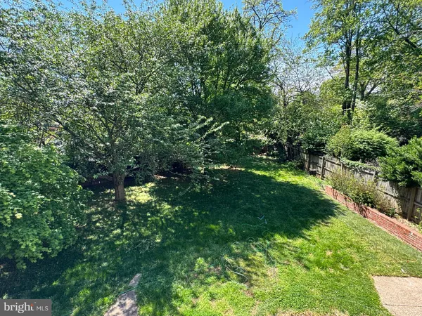 $1,325,000 | 502 Woodland Court Northwest, Vienna, VA 22180