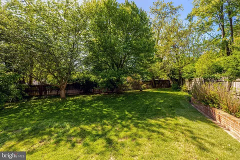 $1,325,000 | 502 Woodland Court Northwest, Vienna, VA 22180