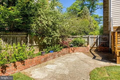 $1,325,000 | 502 Woodland Court Northwest, Vienna, VA 22180