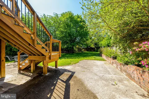 $1,325,000 | 502 Woodland Court Northwest, Vienna, VA 22180