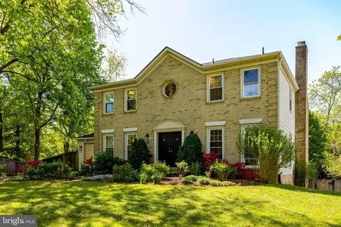 $1,325,000 | 502 Woodland Court Northwest, Vienna, VA 22180
