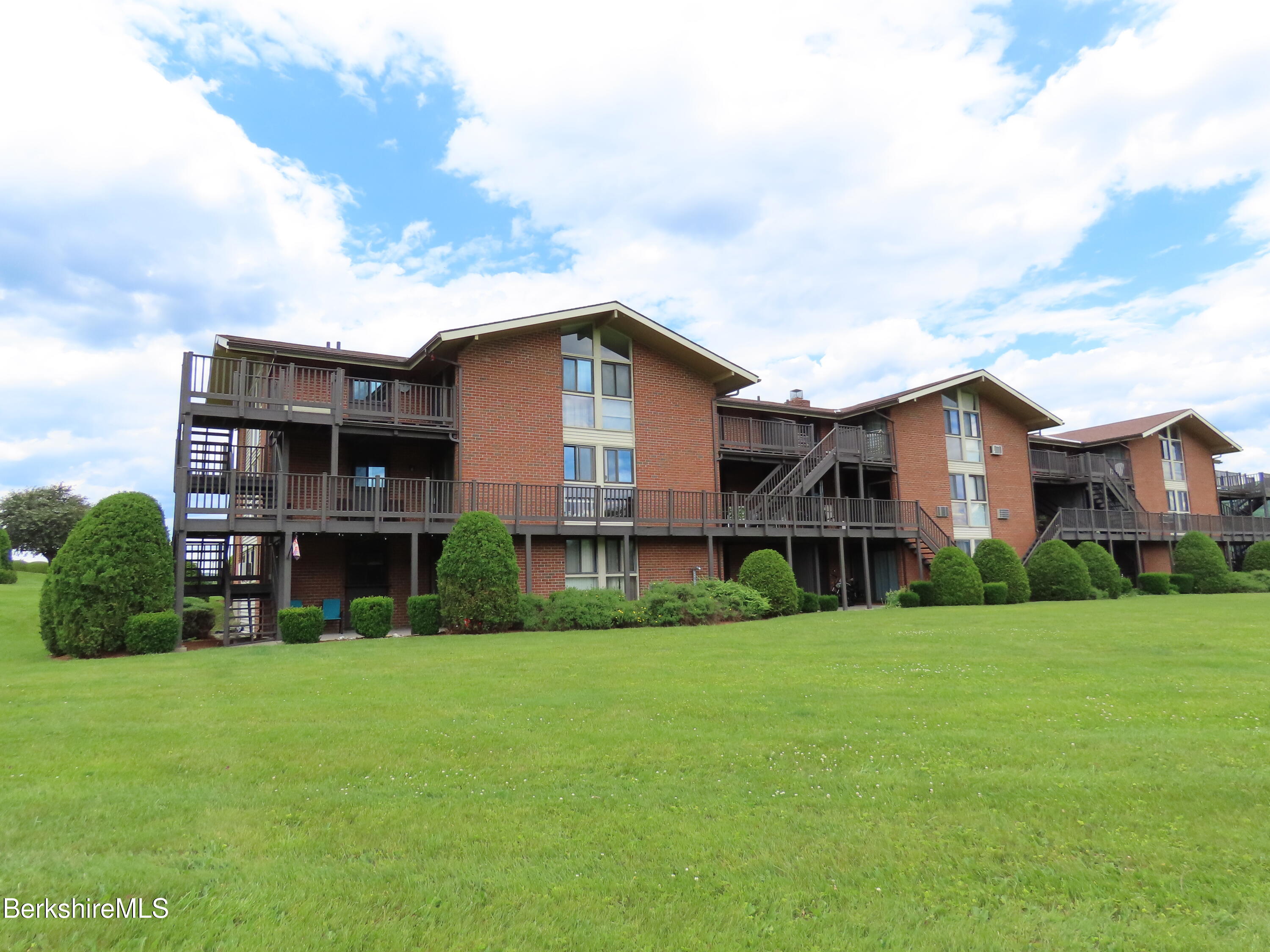 189 Stratton Road, Unit C4 Williamstown, MA 01267 - Photo 3 of 29 Bottom left end unit
