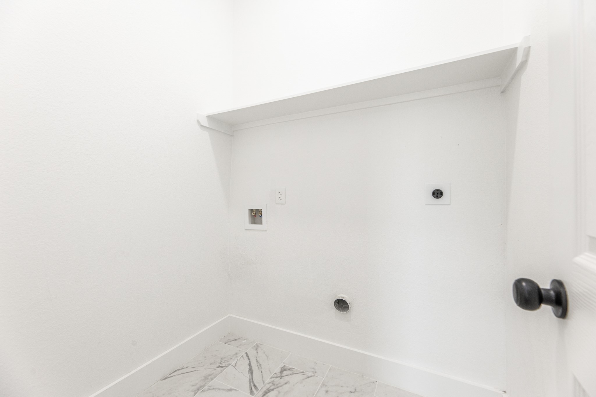 9727 Stedman Street Houston, TX 77029 - Photo 8 of 23 Laundry room ( Washer & Dryer will be installed soon)