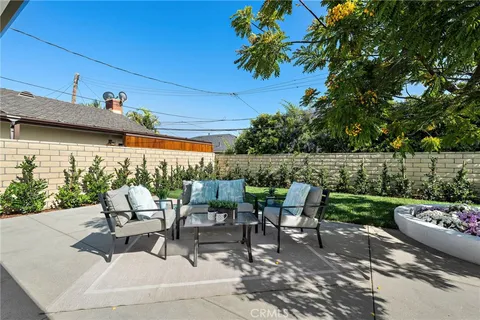 $2,599,000 | 9072 Niguel Circle, Huntington Beach, CA 92646