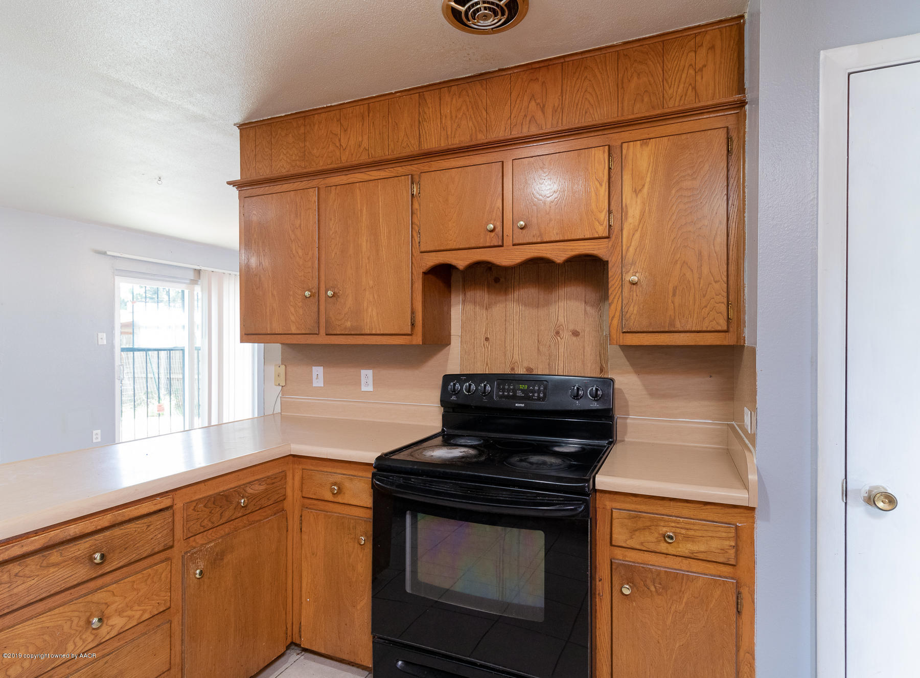 5125 Royce Drive Amarillo, TX 79110 - Photo 9 of 17 Kitchen View 2